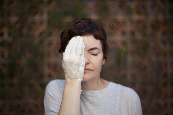 Natureza Transitória: Heloisa Galvão e uma reflexão poética sobre a porcelana