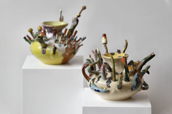 Mostra em SP traz as cerâmicas expressivas de Paula Juchem