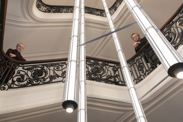 Ronan e Erwan Bouroullec criam luminárias escultóricas para museu em Paris