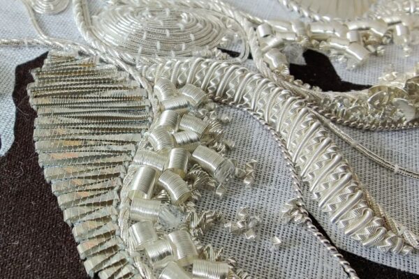 Bordado-arte chama atenção para a importância da preservação de florestas
