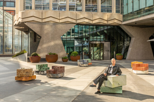 London Design Festival expõe instalação de Sabine Marcelis em mármore